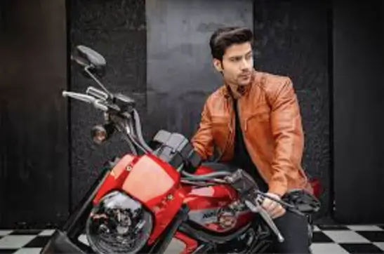 Motorcycle Vest vs Motorcycle Jacket: When Should Riders Wear Each?
